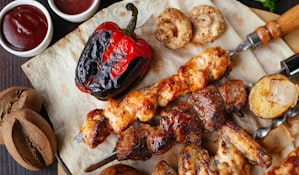 Grilled meat skewers with vegetables