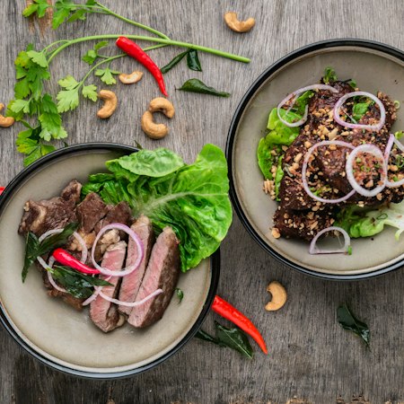 Grilled beef salad bowls