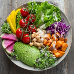 Vegetable and chickpea salad plate